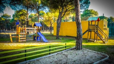 Zona de juegos infaltil en Camping Riberduero, Valladolid