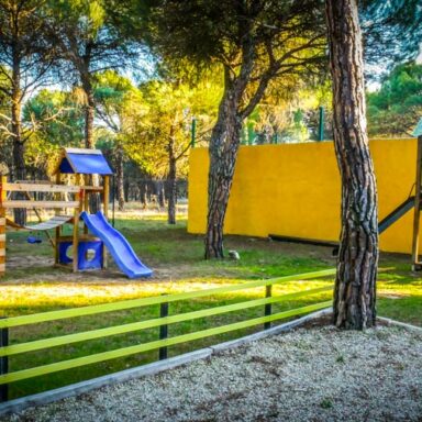 Camp, camping, bungalow, bungalows, accommodations, hotel, hostal, bed, bedrooms, kitchen, booking, book